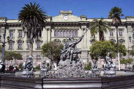 Plaza Sucre with Colegio Maldonado in Riobamba