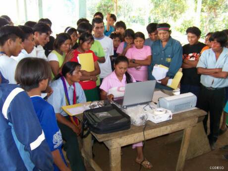 Fotovoltaische Solarenergie für Gemeide Computer in den Provinzen Morona Santiago und Pastaza Amazonas Region Ecuador Südmerika