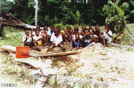 Children of Pampanal in the wells