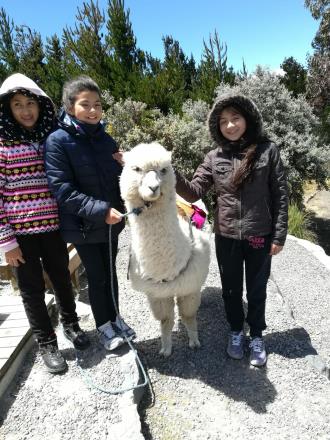 Quilotoa Marcela Micaela Valentina Laguna Parque Pujilí Llama con niñas