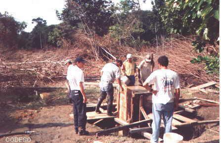 Inspección de la obrapozo profundo para captacion de agua