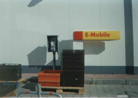 "Solar charging station" for vehicles at a traditional gas station in Germany