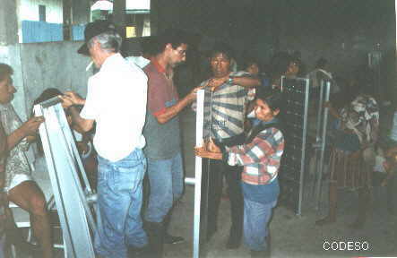 Preparación de los equipos junto con los hombres y mujeres de la comunidadComunidad Dovuno